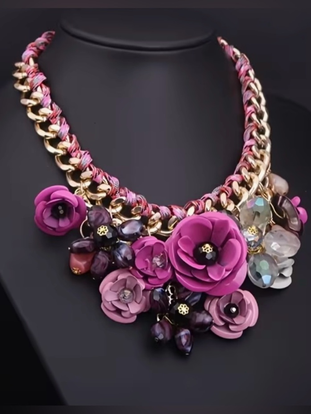 🌺 Elegant Pink Floral Bib Style Statement Necklace 🌺